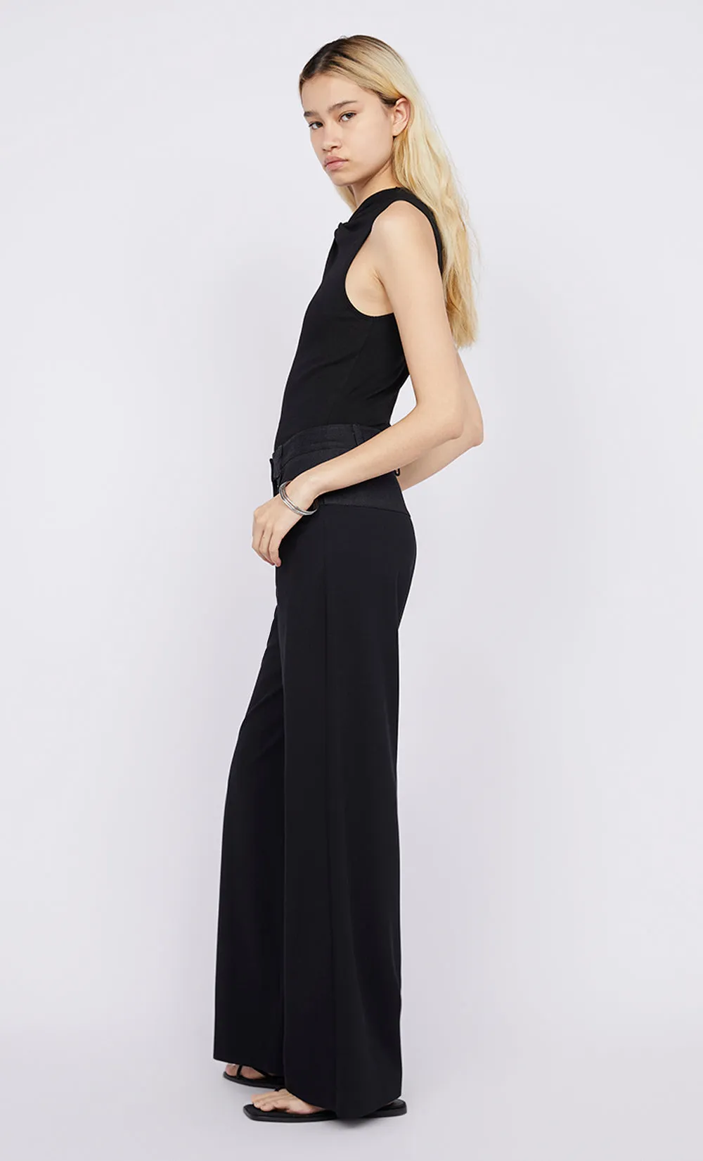 SOLA ASYM TOP - BLACK
